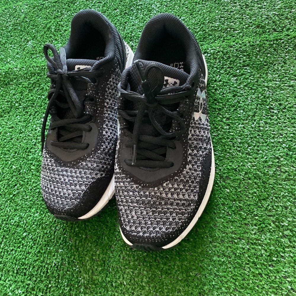 Under Armour HOVR Intake 6 Women’s Running Shoes 7.5 Black White Lightweight V-4 - Picture 2 of 9